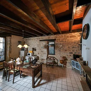  Hébergement de vacances La Maison Huguétoune France
