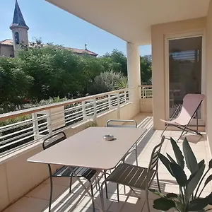 Appartement : Joli T2 Et Collines + Terrasse, Marseille